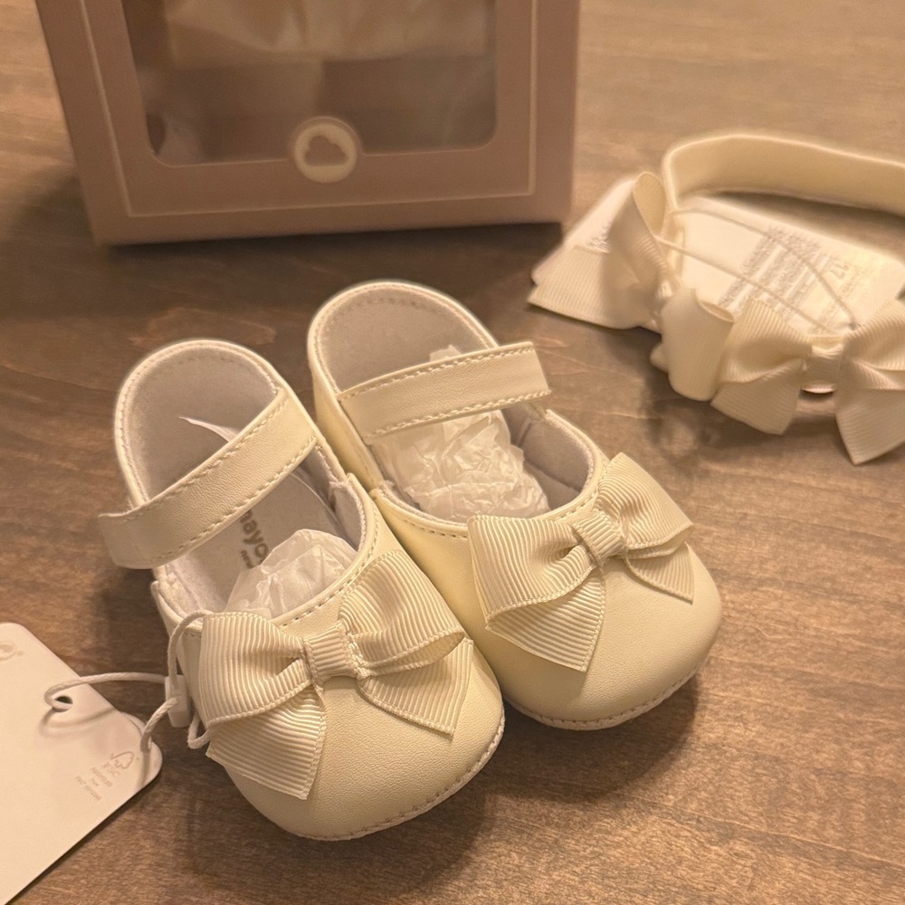 NWT Mayoral White Baby Shoes with Bow
